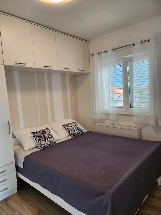Apartman Sime Pakostane 0*,